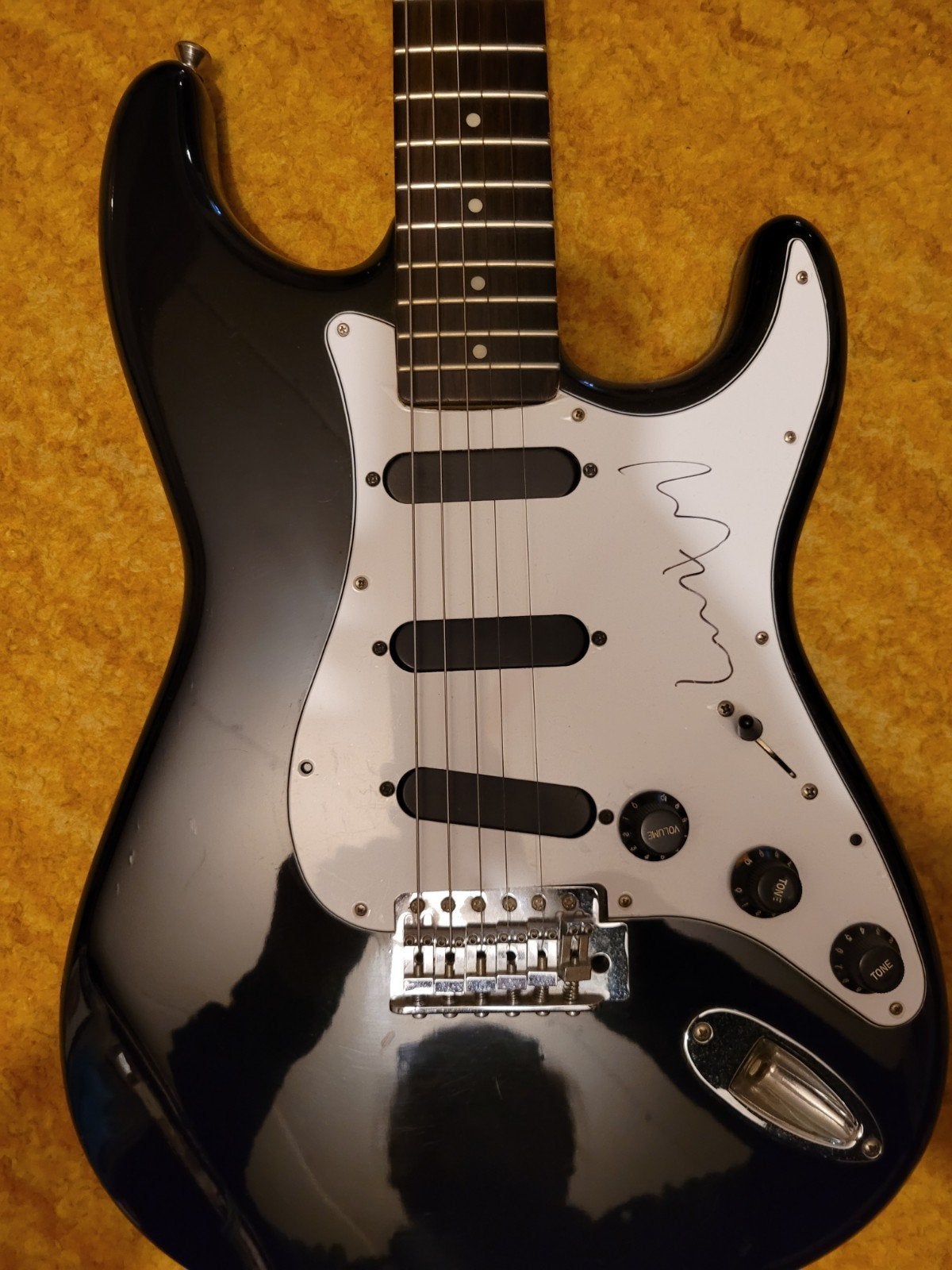 Brian Ferry gesigneerde slagplaat op gitaar - Zeer Exclusief, Ophalen, Gebruikt, Instrument of Toebehoren, Gesigneerd