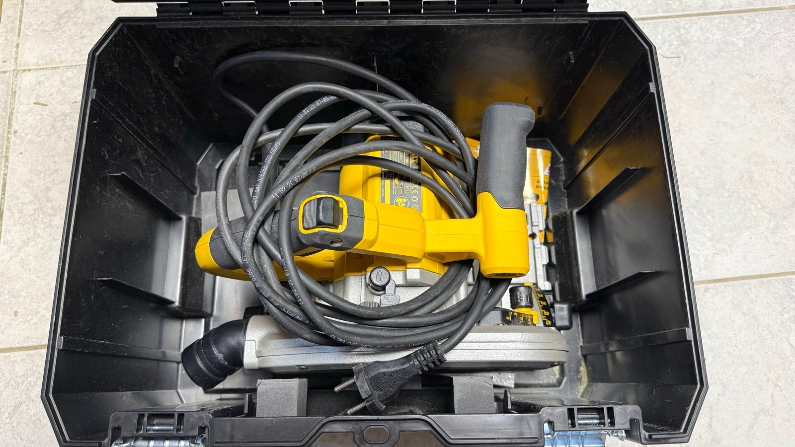 DeWALT DWS520 invalzaag compleet: rail, klemmen, nieuw blad, Doe-het-zelf en Verbouw, Ophalen, Gebruikt, Invalzaag, 30 tot 70 mm