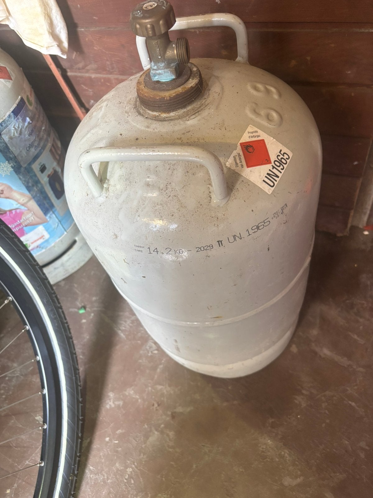 Gevulde gasfles, Ophalen, Zo goed als nieuw