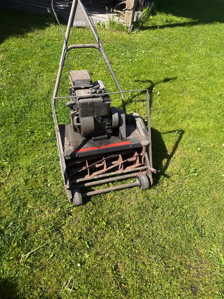 Oude benzine grasmaaier - opknapper, Tuin en Terras, Grasmaaiers, Gebruikt, Ophalen of Verzenden, Benzine-grasmaaier, 40 t/m 49 cm