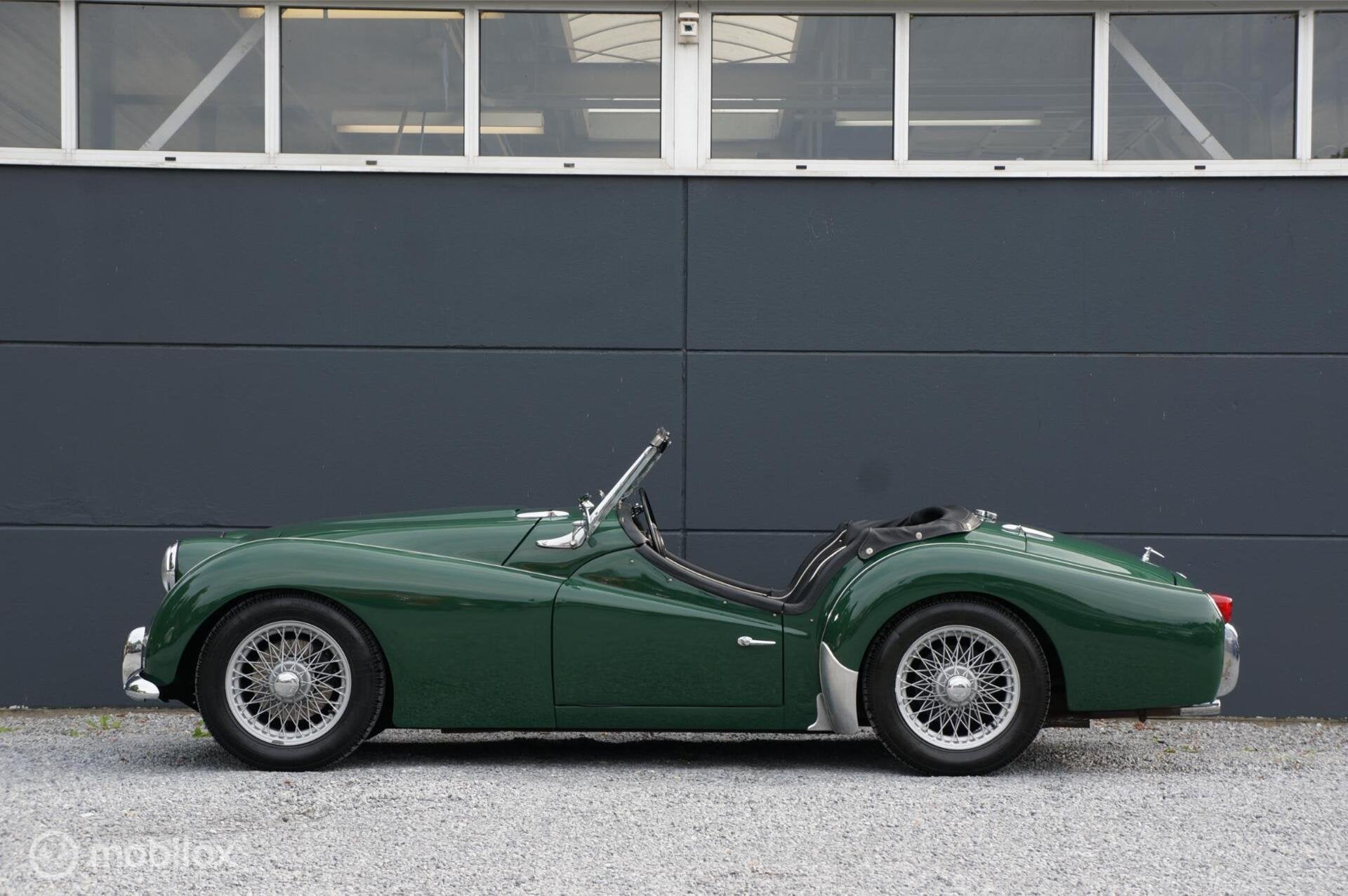 Triumph TR3B 2.2 Soft & Hardtop Zeer mooie staat Zeldzaam!, Auto's, Achterwielaandrijving, Zwart, Triumph, Leder