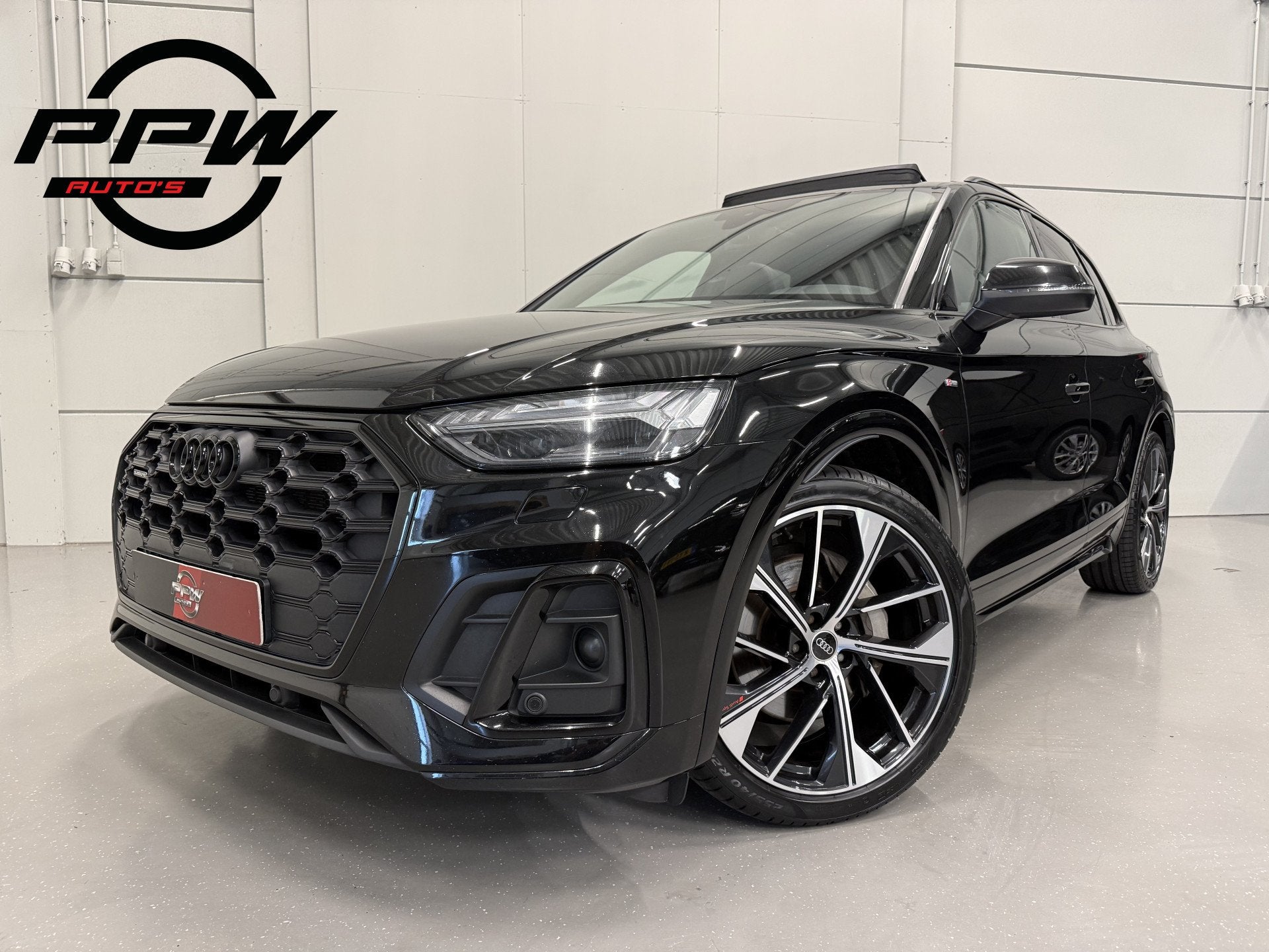 Audi Q5 55 TFSI e quattro 3x S-Line PANO/LUCHTVERING/TREKHAA, Auto's, Automaat, Dealer onderhouden, Gebruikt, Zwart