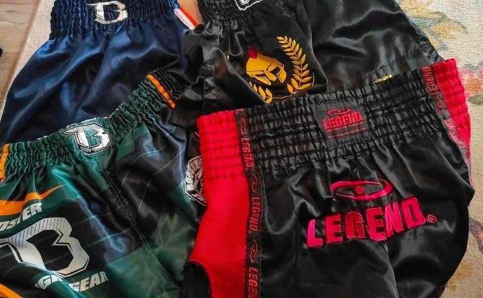 Kickboks broekjes - 2x Maat M, Overige, Zo goed als nieuw, Vechtsportkleding, Maat M