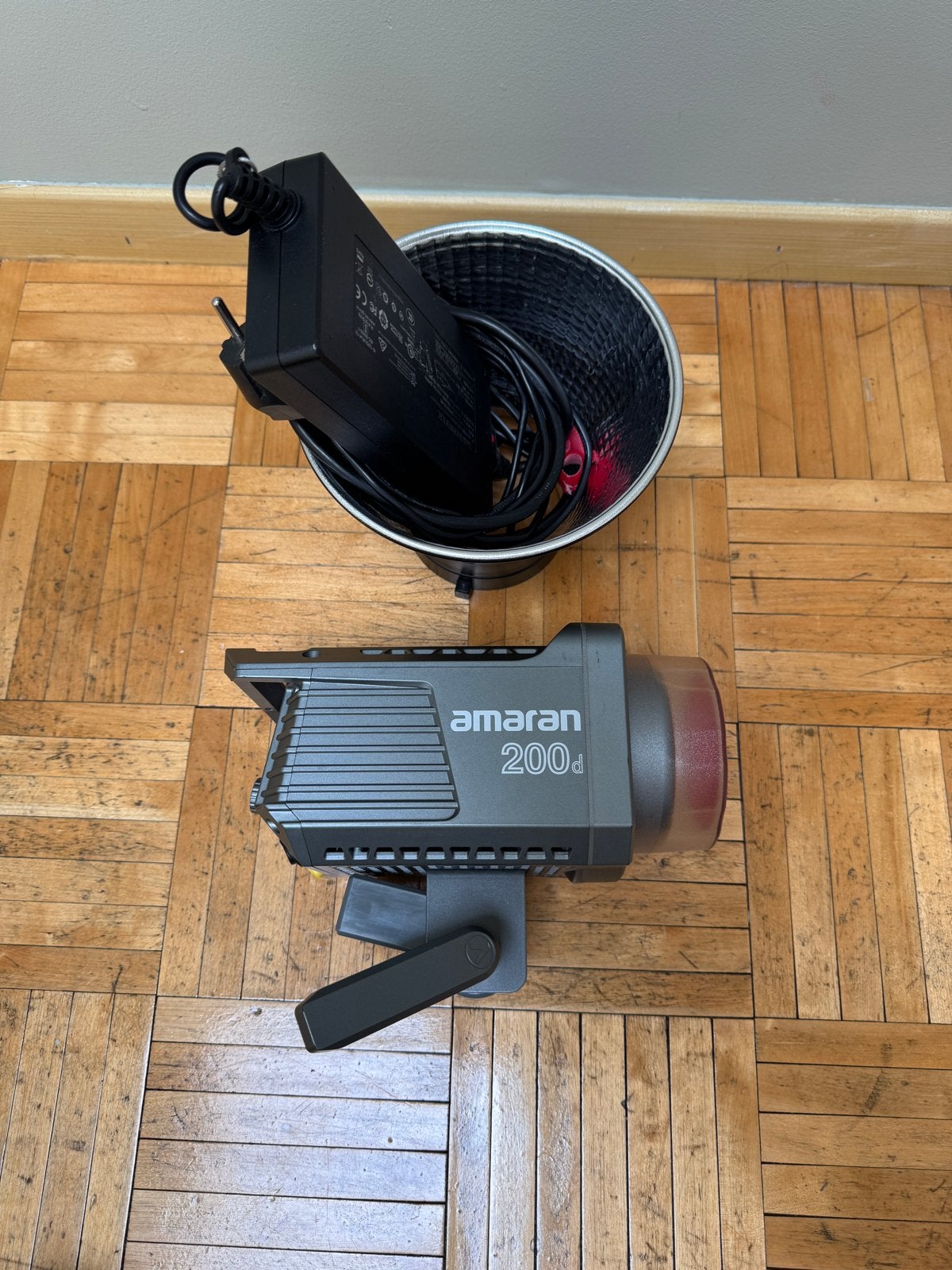 Amaran 200d LED Videolamp met Reflector en Voeding, Ophalen of Verzenden, Zo goed als nieuw, Overige merken, Studiolamp