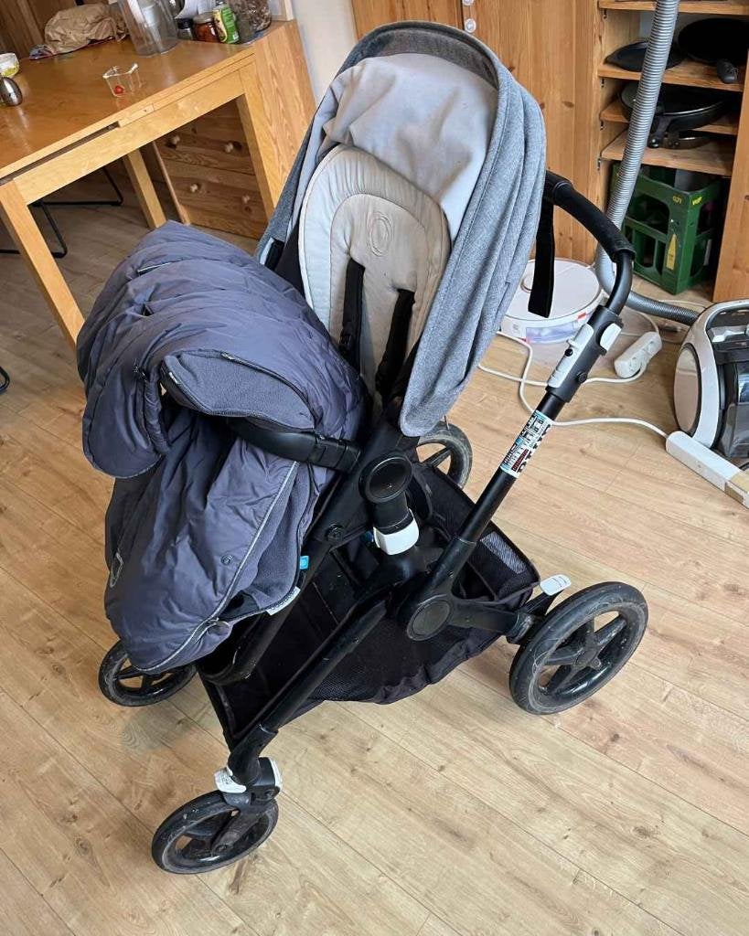 Foto 6 van Bugaboo Fox 2 met Wieg en sterk Voetenzak