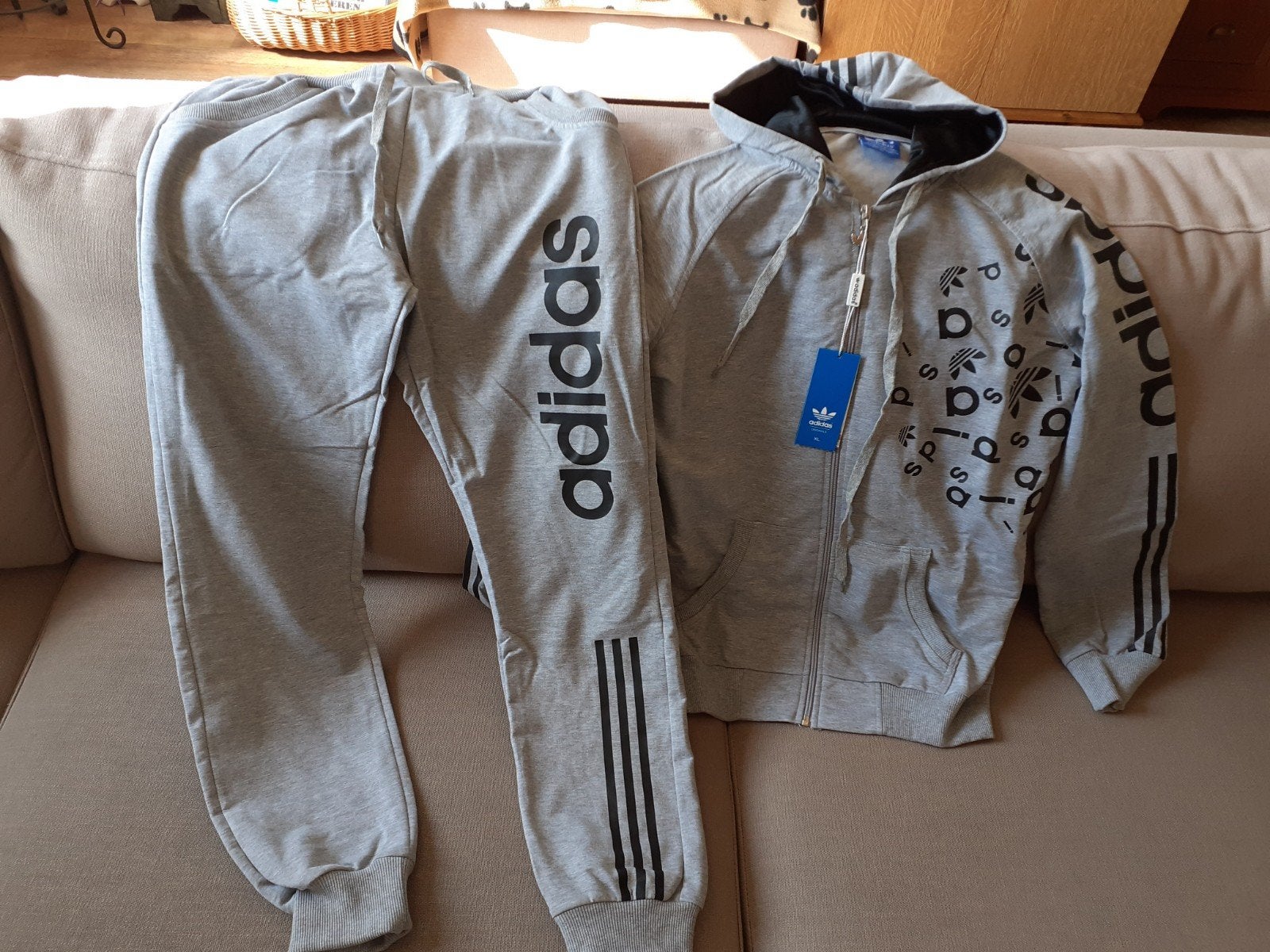 Adidas trainingspak/huispak, Kleding | Dames, Huispakken, Ophalen, Adidas, Maat 46/48 (XL) of groter, Nieuw
