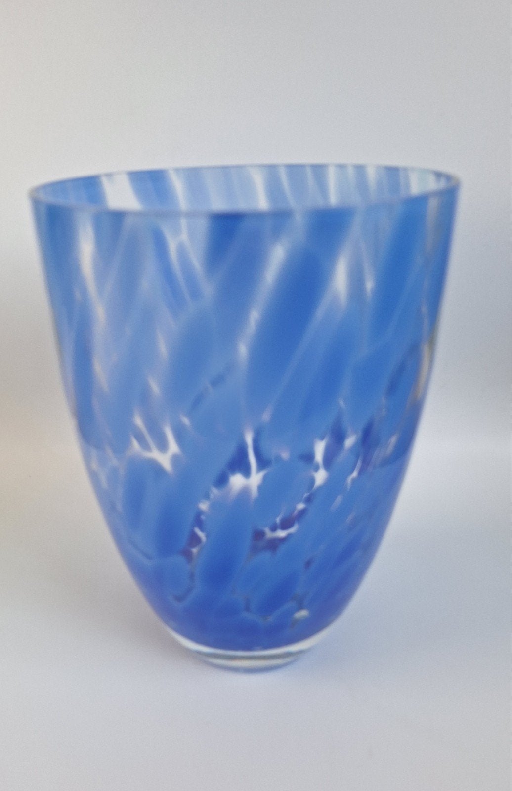 Mooie blauwe glazen vaas met panter print
20,5 x 15 cm, Ophalen of Verzenden