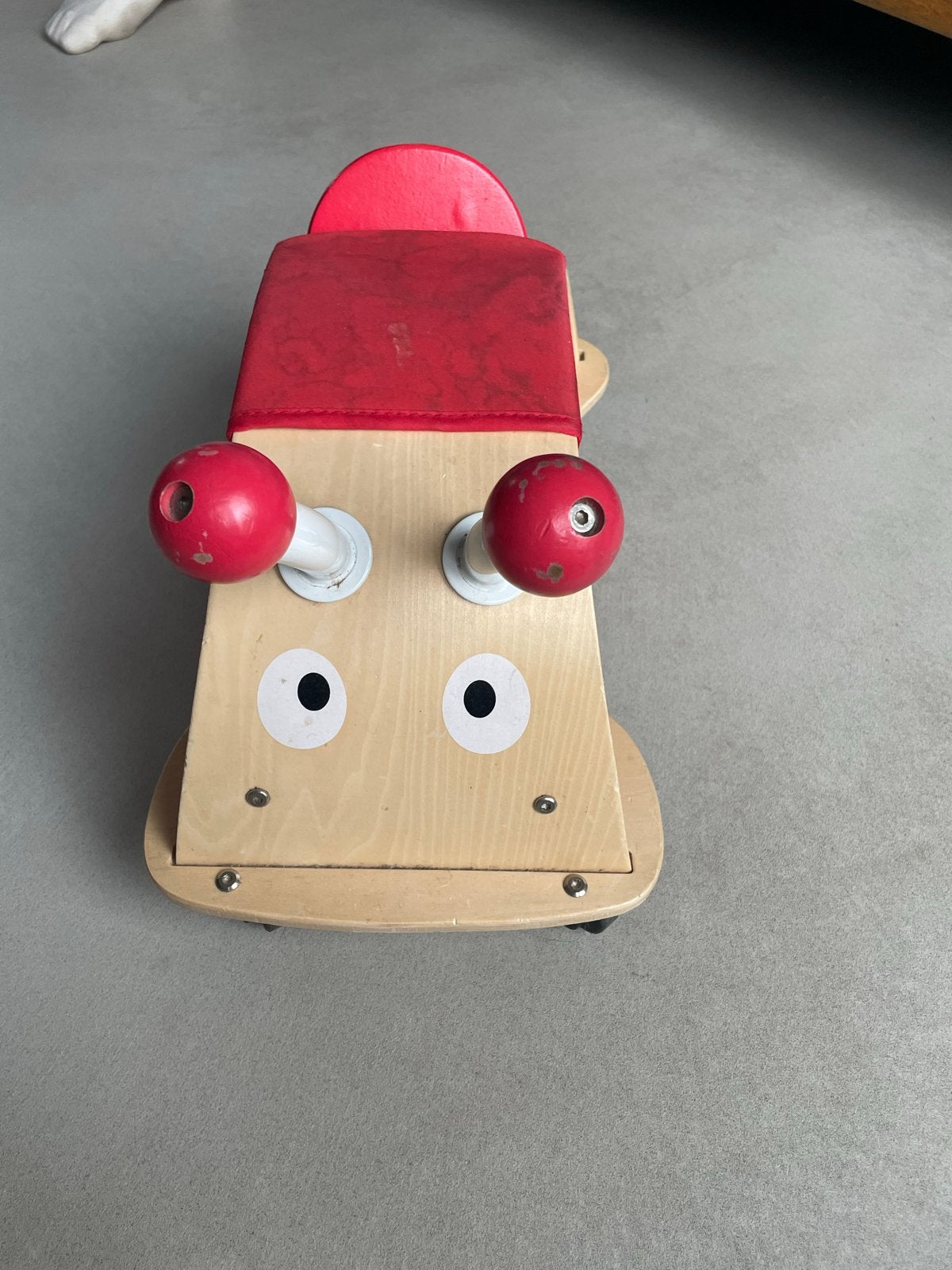 Hape Houten loopauto/loopfietsje met rode zitting, Ophalen, Gebruikt, Auto, Met wieltjes