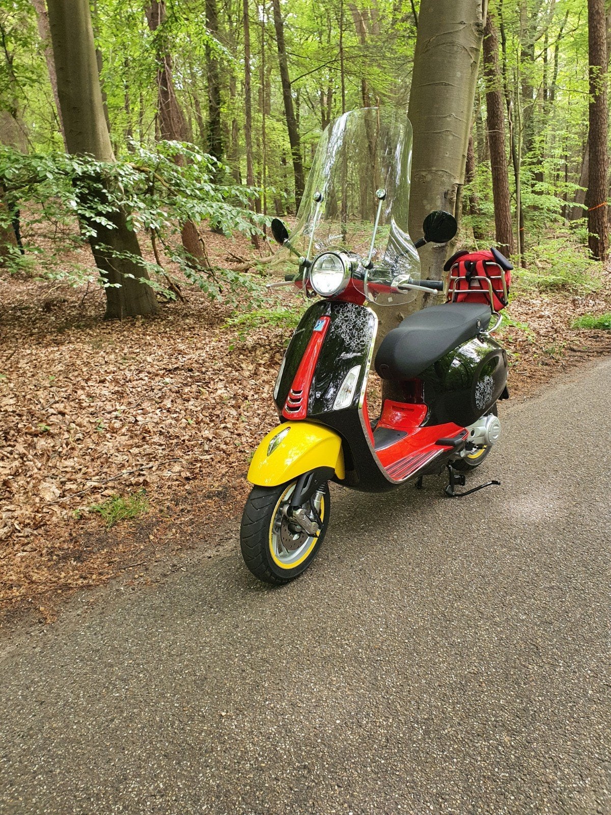 Vespa Primavera Mickey Mouse Editie - Nieuwstaat, Ophalen of Verzenden, Zo goed als nieuw, Benzine, Overige modellen