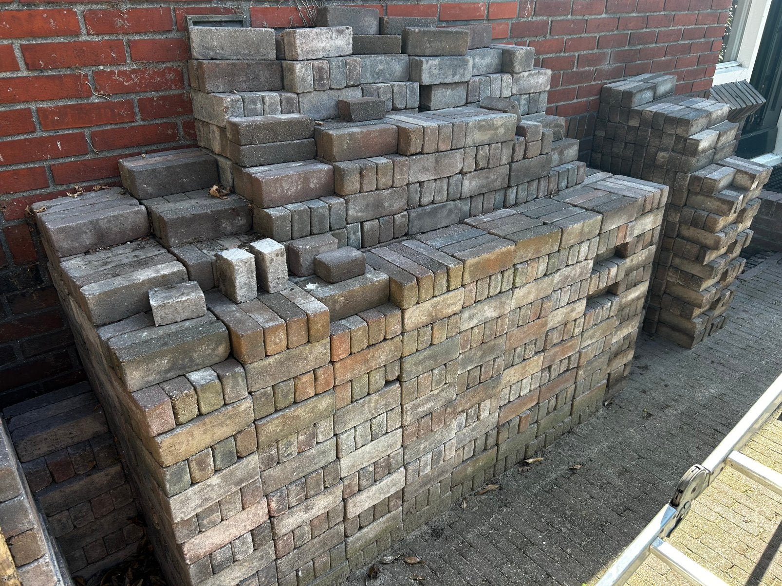Betonklinkers ca 2200 stuks, Ophalen, Zo goed als nieuw, Beton, Klinkers