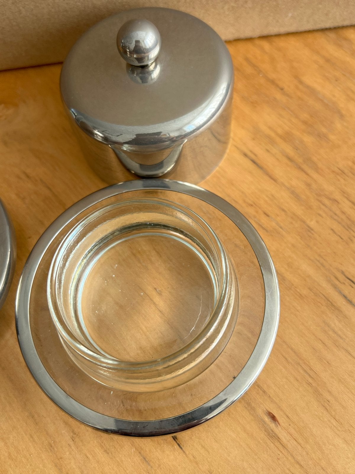Ronde glazen botervloot met metalen deksel en rand, Ophalen of Verzenden