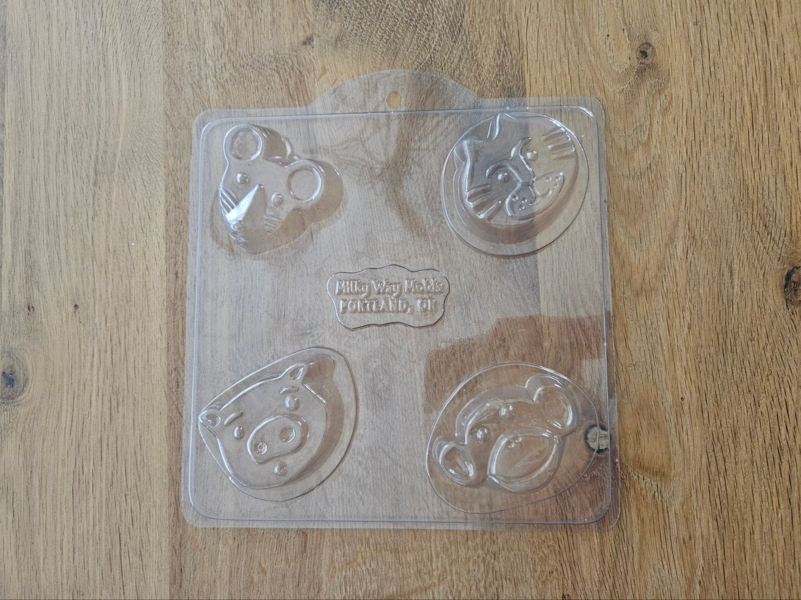 Zeepmal Milky Way Molds - 4 dierengezichtjes, Ophalen of Verzenden, Zo goed als nieuw, Kunststof, Herbruikbaar