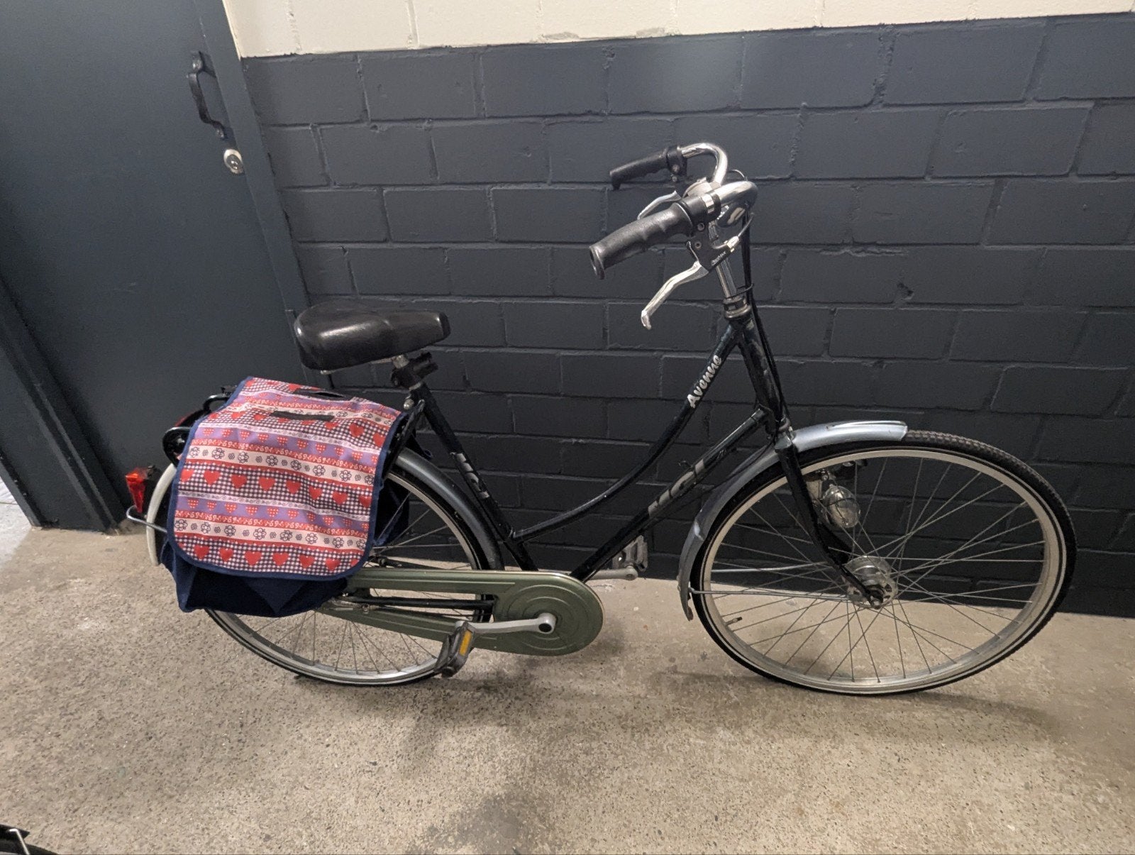 zwarte avenne fiets, Ophalen