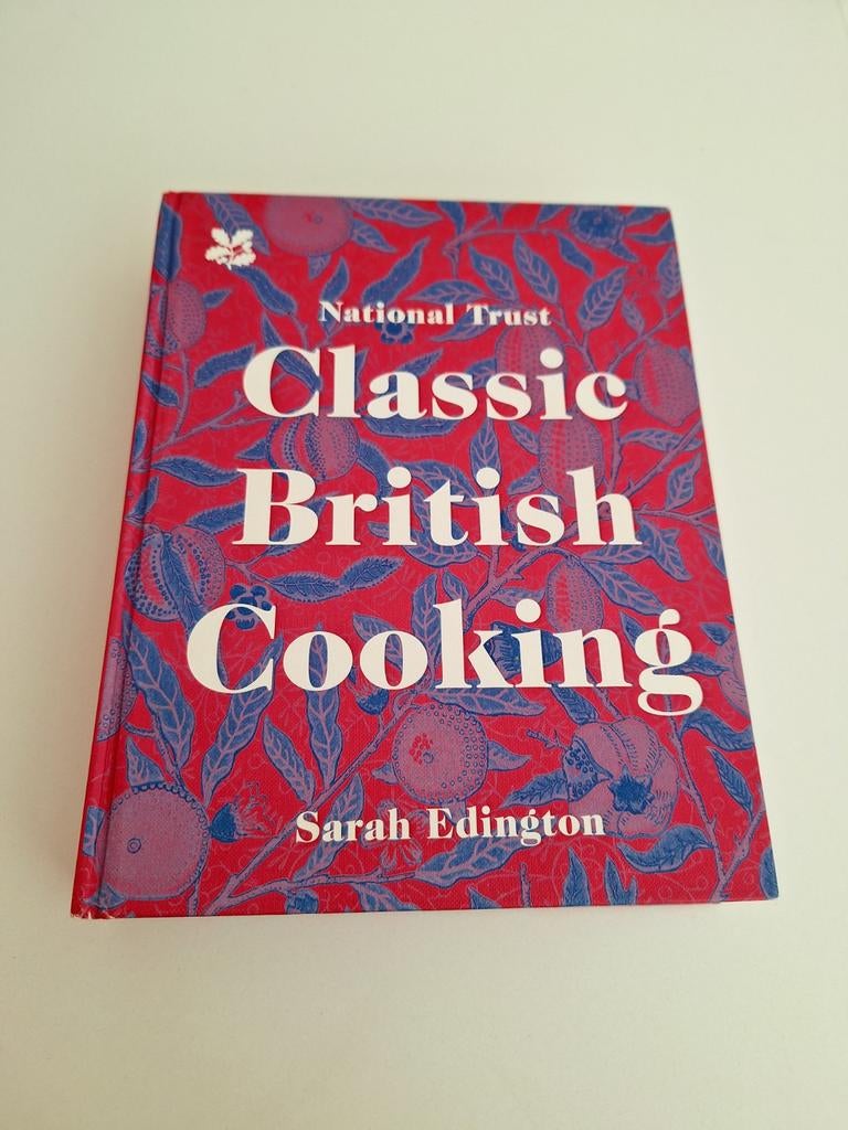 National Trust Engels kookboek - Classic British Cooking AGA, Boeken, Kookboeken, Zo goed als nieuw, Ophalen of Verzenden