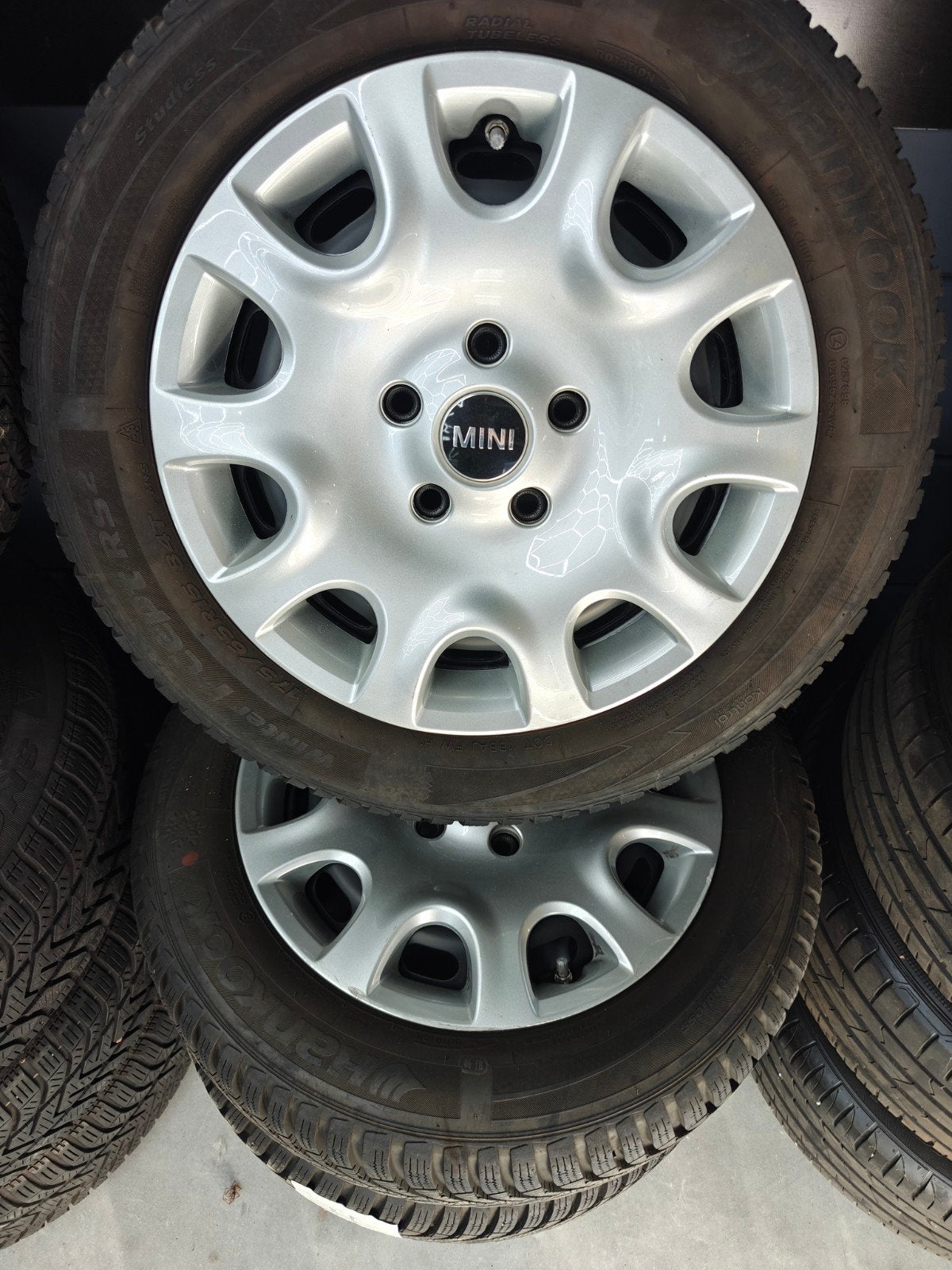 Mini Winterband set met  wieldoppen en velg maat 175/65 R16, Ophalen, Gebruikt, 15 inch, 175 mm