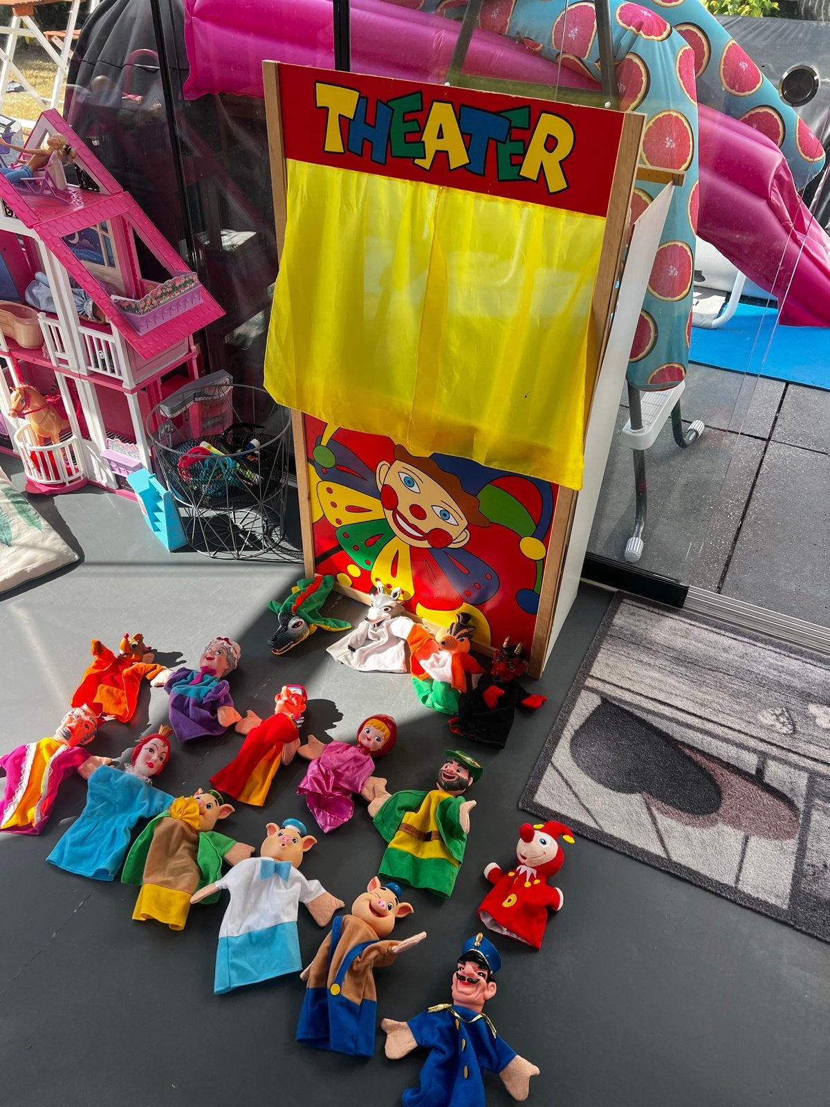 Poppenkast met 16 handpoppen (o.a. Efteling figuren), Kinderen en Baby's, Ophalen, Gebruikt, Overige typen