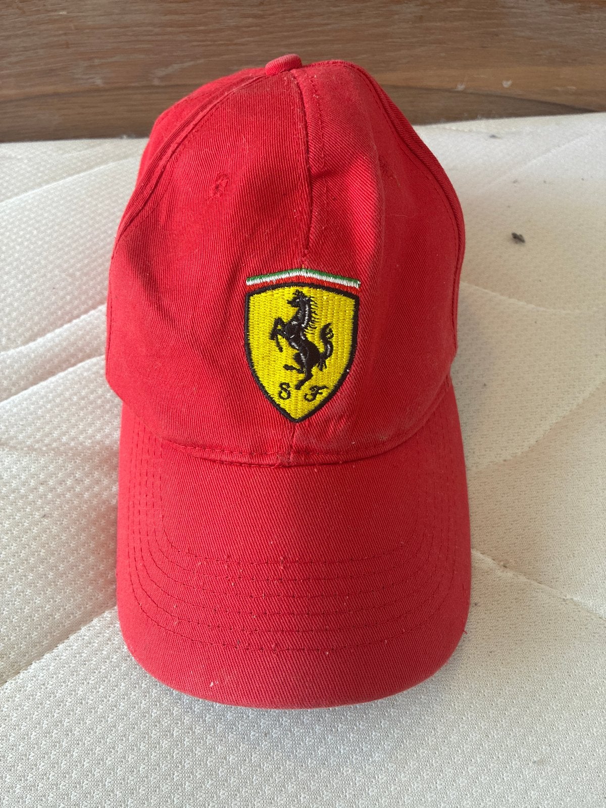 Oude Ferrari pet - Klassieke rode baseballcap, Ophalen of Verzenden, Gedragen, One size fits all, Pet