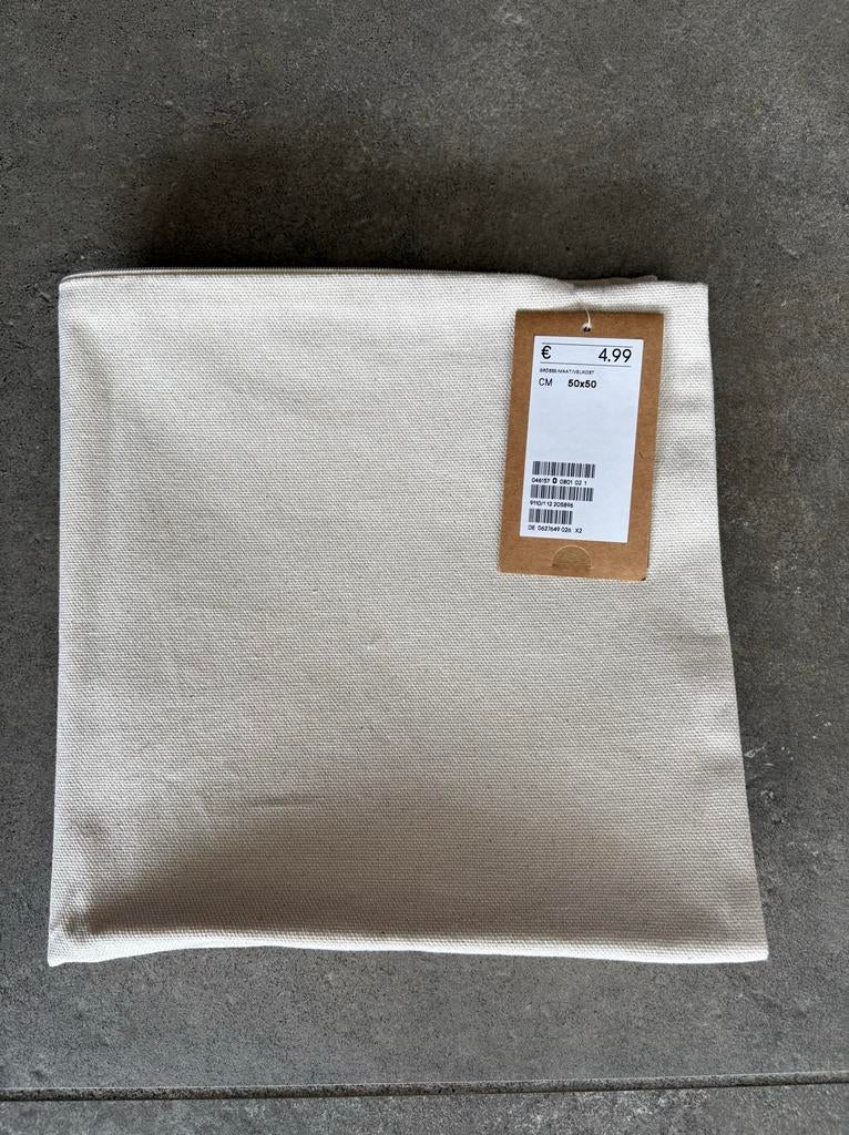 Nieuw kussenhoesje van H&M Home, Huis en Inrichting, Woonaccessoires | Kussens, Ophalen of Verzenden, Nieuw, Beige, Vierkant