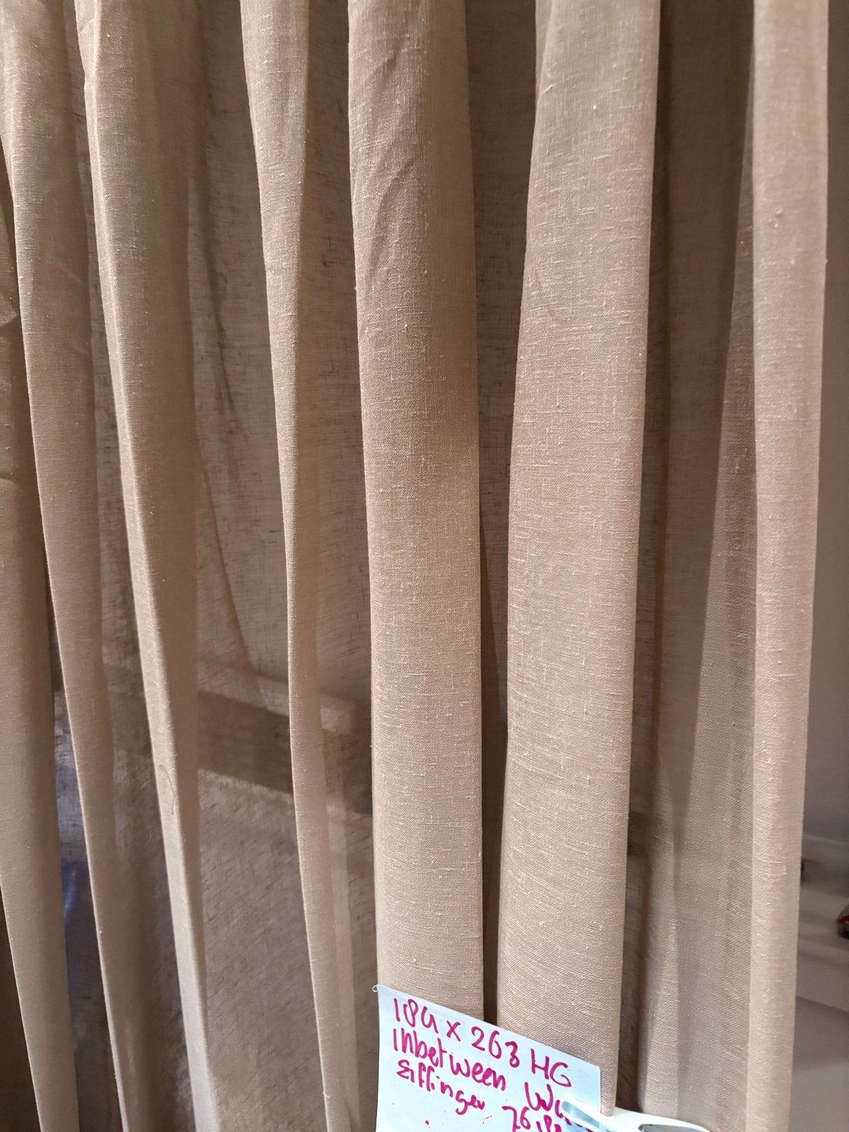 Nieuwe beige inbetween gordijnen 300x263 cm, Huis en Inrichting, Ophalen of Verzenden, Nieuw, Beige, Inbetween gordijn