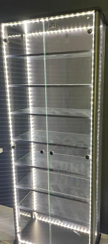 Vitrinekast., Huis en Inrichting, Kasten | Vitrinekasten, Zo goed als nieuw, 150 tot 200 cm, 50 tot 100 cm, 25 tot 50 cm, Met deur(en)