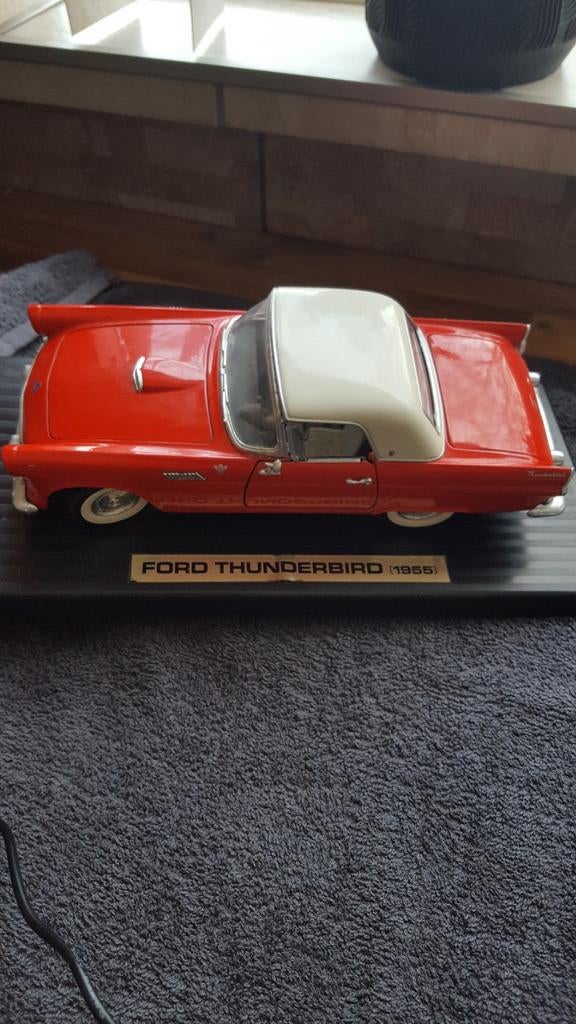 Ford Thunderbird (1955) modelauto - Rood/Wit, Hobby en Vrije tijd, Modelauto's | 1:18, Ophalen of Verzenden, Zo goed als nieuw