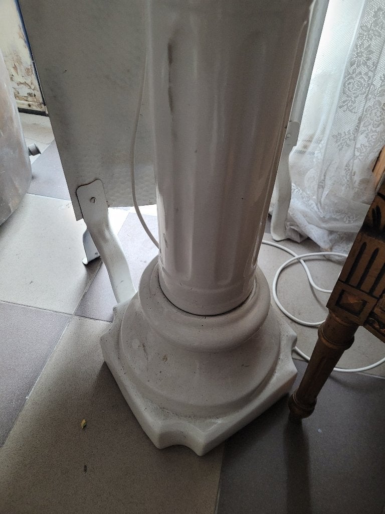 Oudere wit stenen pilaar planten standaard, Ophalen, Heikant 21 Kaatsheuvel, Belle Vieille Brocante, Zo goed als nieuw