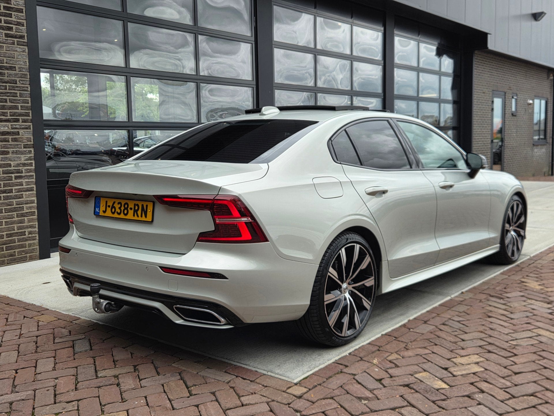 Volvo S60 2.0 Recharge T6 AWD R-Design | Panodak | B&W, Auto's, Volvo, Automaat, Gebruikt, Euro 6, 4 cilinders