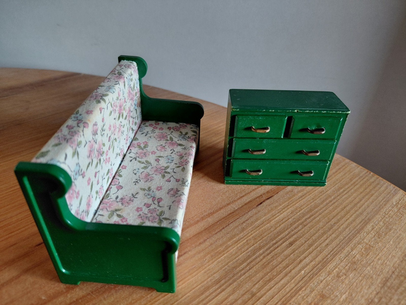 Sylvanian Families vintage groene meubeltjes/bank/kast/1985, Ophalen of Verzenden, Gebruikt, Poppenhuis
