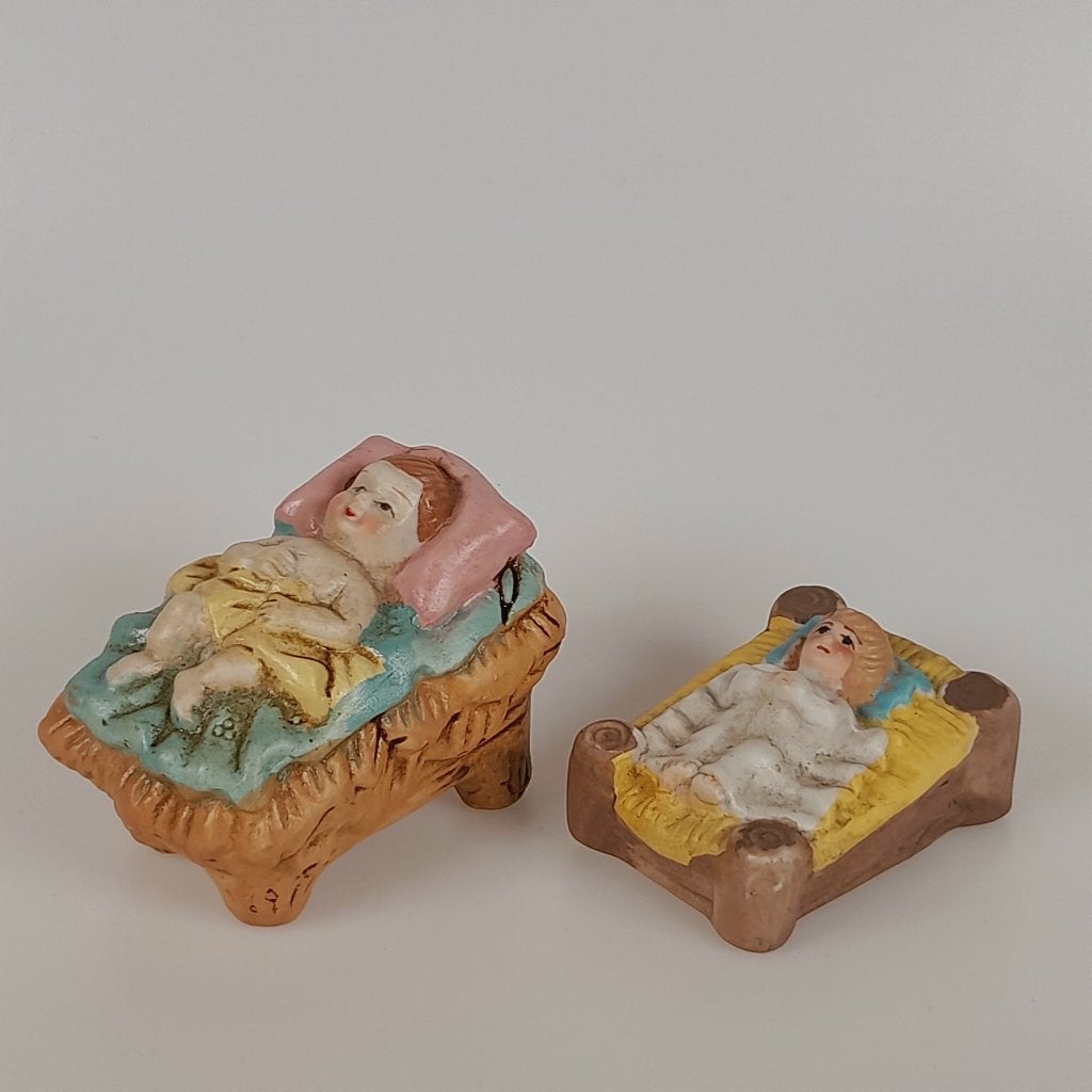 Kindje Jezus in kribbe - 2x los figuurtje voor de kerststal, Ophalen of Verzenden, Gebruikt