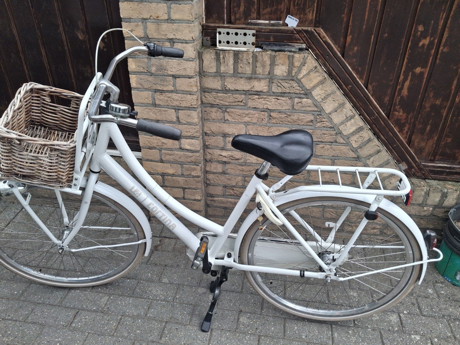 CORTINA WITTE TRANSPORTER MEIDEN/DAMES FIETS 28 INCH, Fietsen en Brommers, Fietsen | Meisjes, Terugtraprem, Gebruikt, Cortina U4 Transport