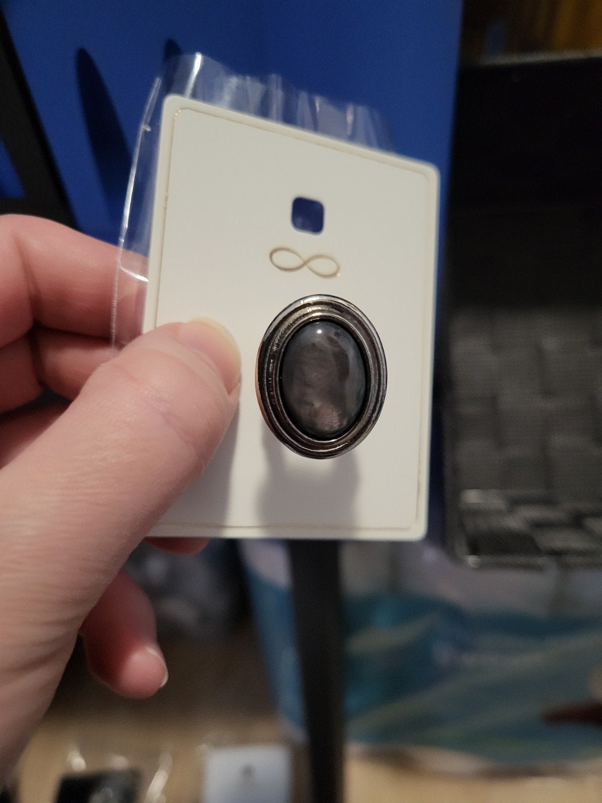 Nieuwe elastische ring zilver kleur met grote steen, Ophalen of Verzenden, Nieuw, Zilver