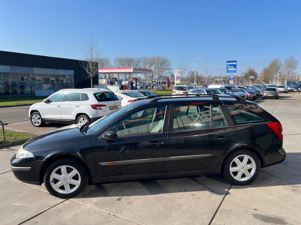 Renault Laguna Grand Tour 1.6-16V Authentique - Airco - Crui, Auto's, Laguna, Stof, Zwart, 4 cilinders