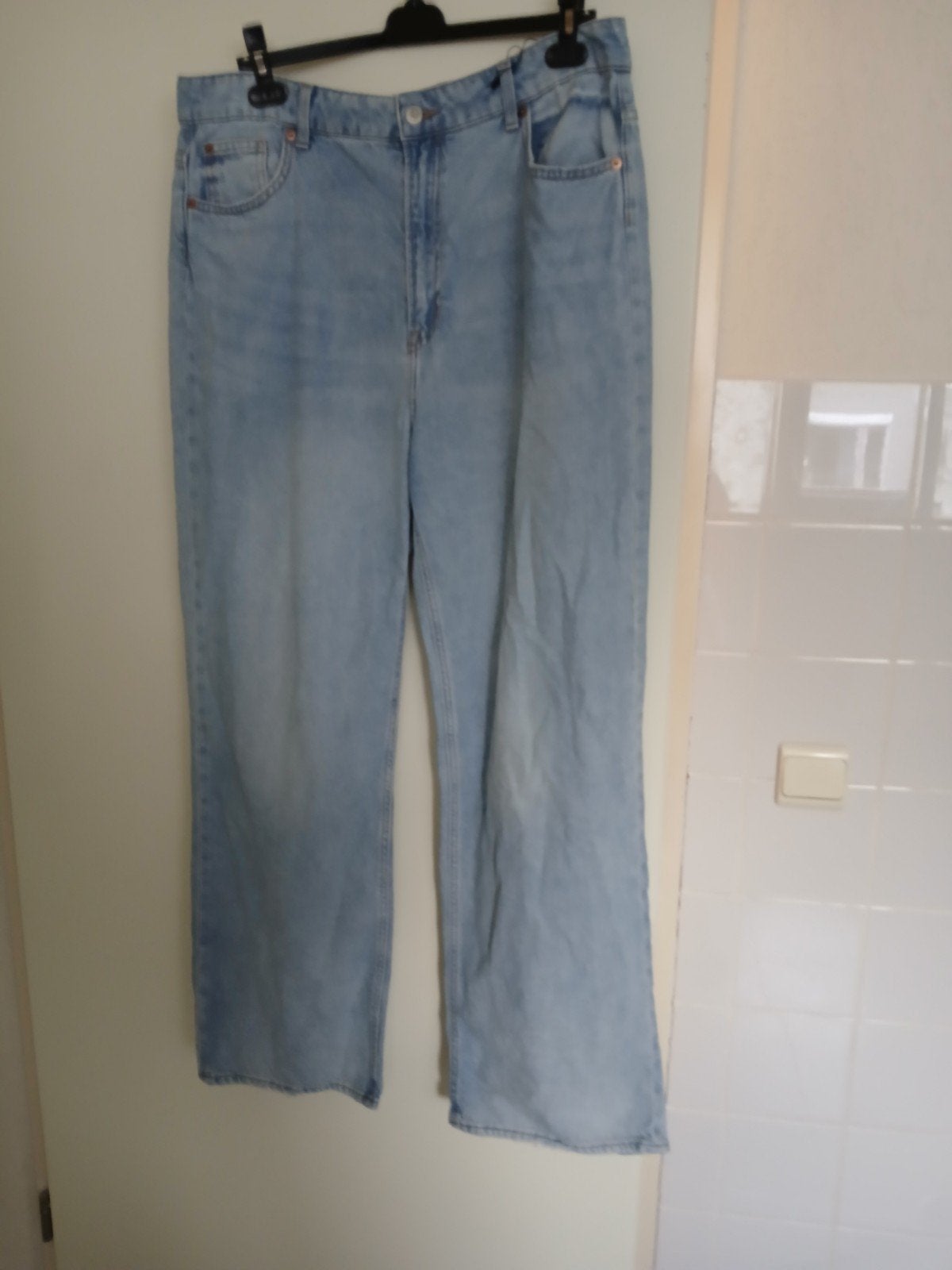 h&m mooie spijkerbroek wijde pijp mt 44 46, Kleding | Dames, H&M, Zo goed als nieuw, W33 - W36 (confectie 42/44), Verzenden