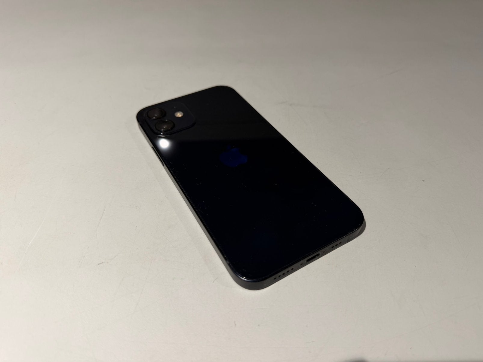 APPLE iPhone 12 - 64 GB donkerblauw 5G, Ophalen of Verzenden, Zo goed als nieuw, Nvt, Nvt
