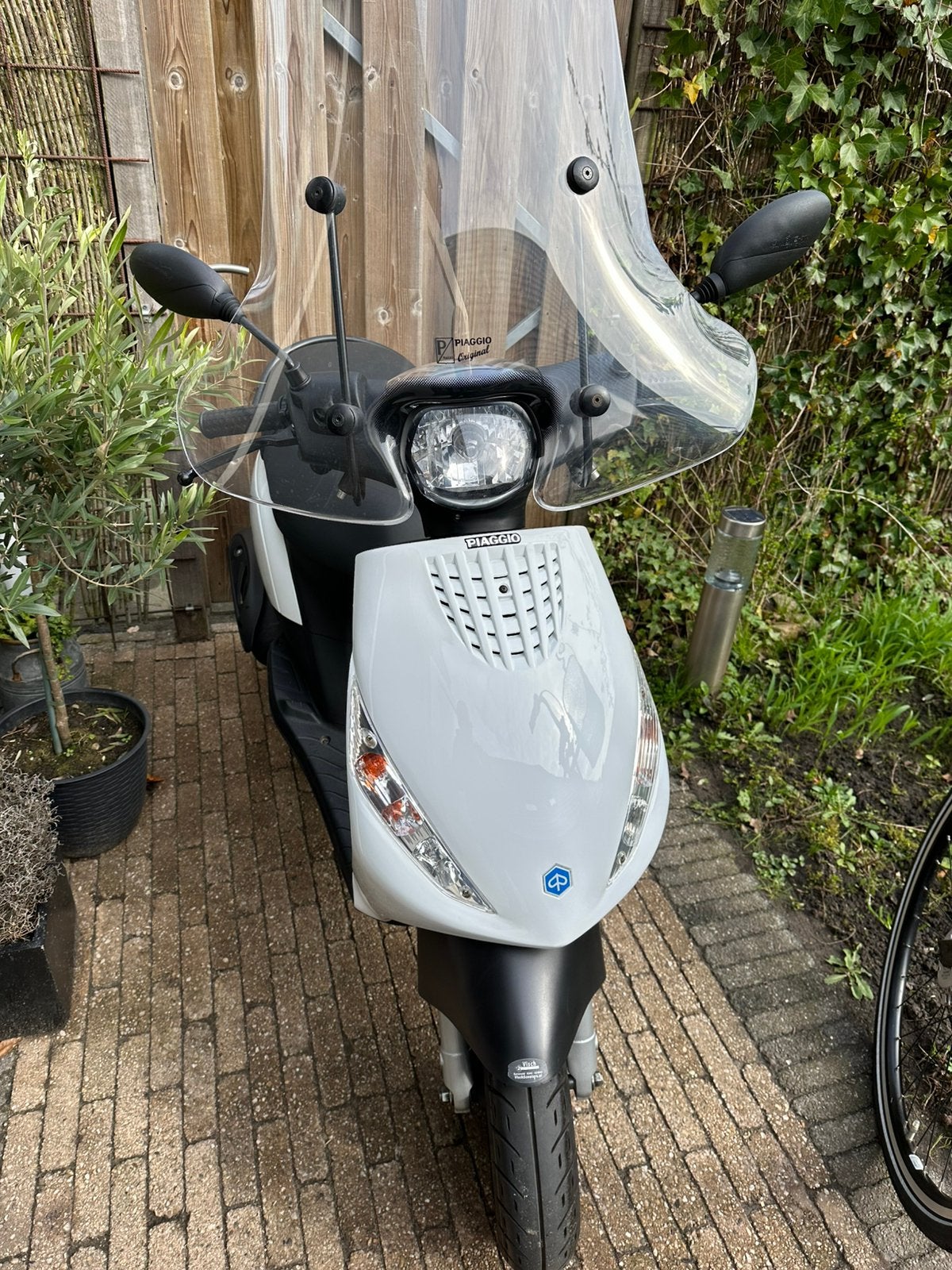 Zeer nette Piaggio Zip 2017 eerste eigenaar, Fietsen en Brommers, Scooters | Piaggio, Ophalen, Maximaal 45 km/u, Zip, Zo goed als nieuw
