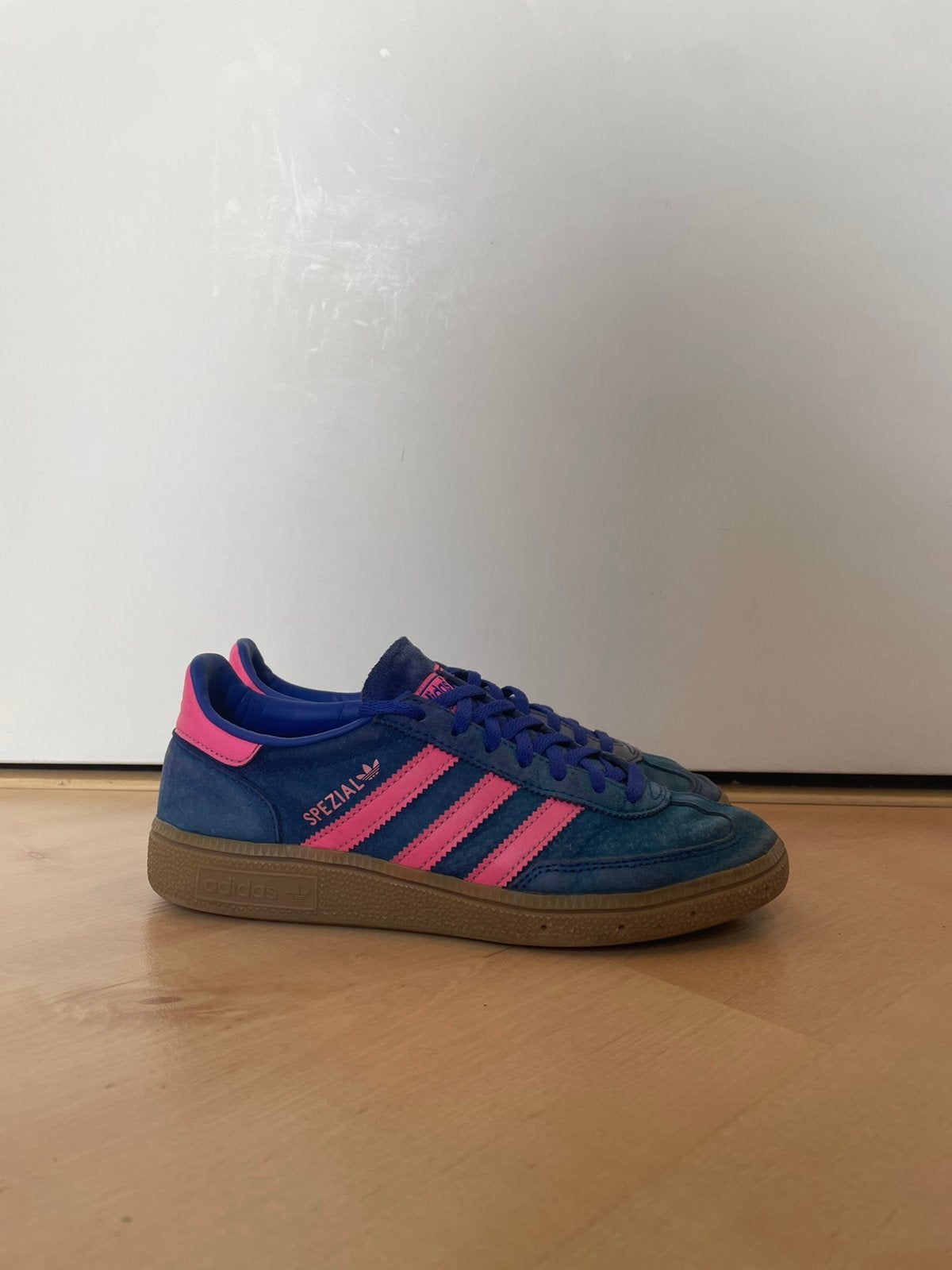 Adidas Handball Spezial “Lucid Blue Lucid Pink” maat 37 1/3., Overige kleuren, Ophalen of Verzenden, Sneakers of Gympen, Gedragen
