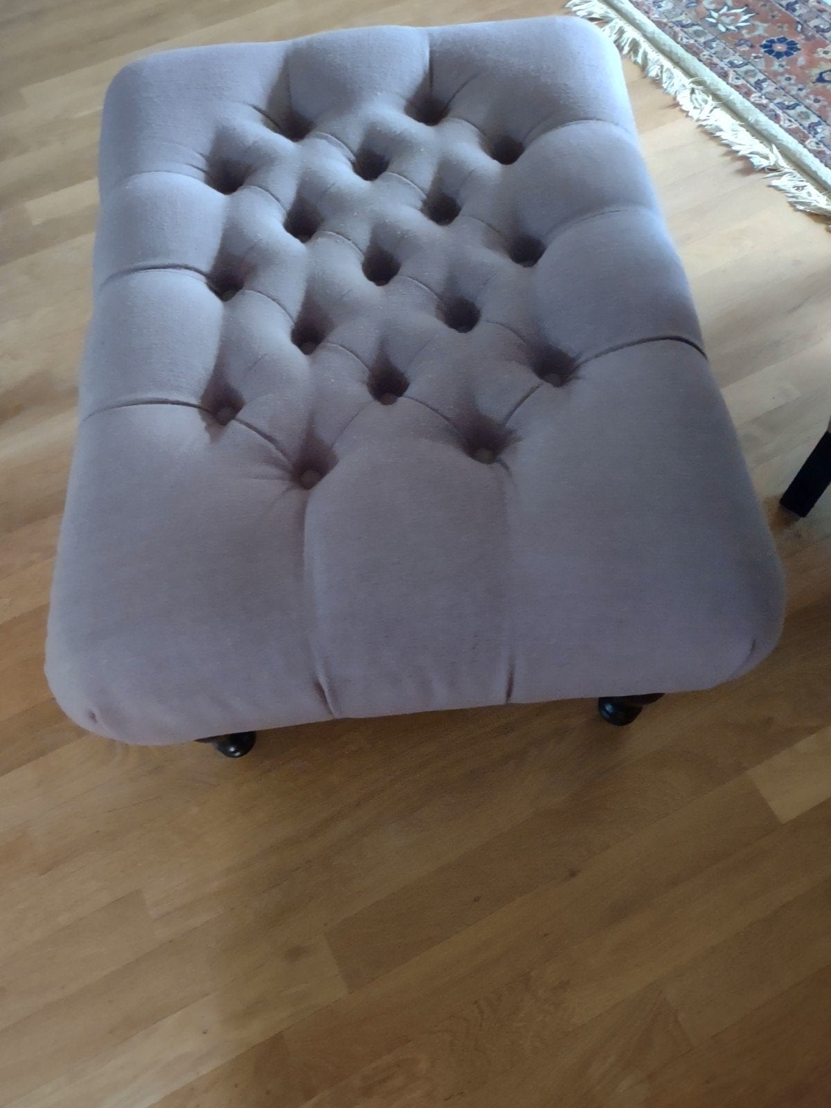 Stoffen klassieke poef met knopen en houten poten, Gebruikt, Stof, Klassiek, Chesterfield, Rechthoekig