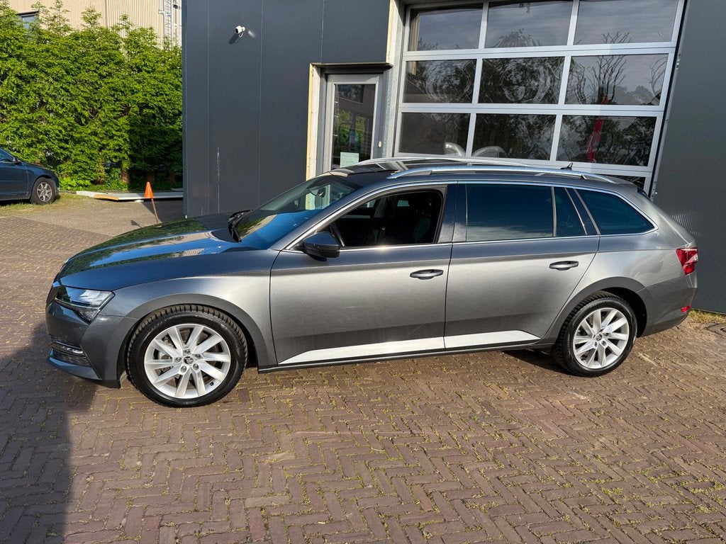 Skoda Superb Combi 1.4 TSI iV Business Edition Plus | Pano, Auto's, Skoda, Stof, Gebruikt, Plug-in hybride, 1668 kg