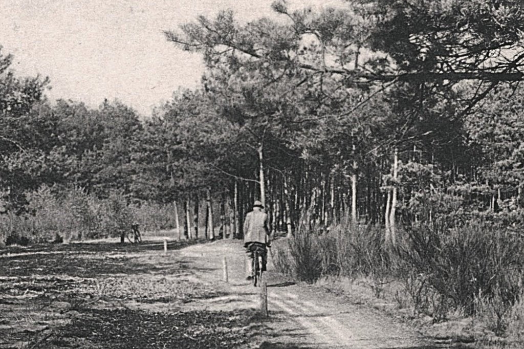 700141 Rijwielpad in het Gooi NH 1943 Stempel Huizen, Ophalen of Verzenden, 1940 tot 1960, Gelopen, Noord-Holland