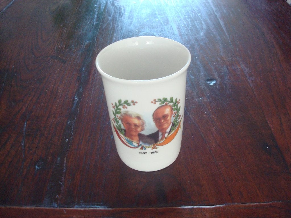 Beker  Juliana-Bernhard 50 jaar, Verzamelen, Koninklijk Huis en Royalty, Ophalen of Verzenden, Zo goed als nieuw, Servies
