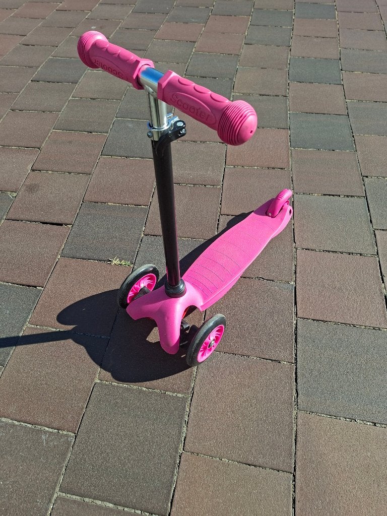 Roze 3-Wiel Kinderstep (Intertoys Sports Active), Fietsen en Brommers, Ophalen, Gebruikt, Gewone step