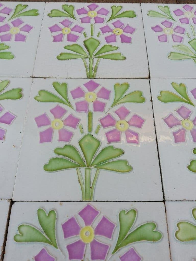 24 Art nouveau wandtegels opgelegde lila/roze bloem
