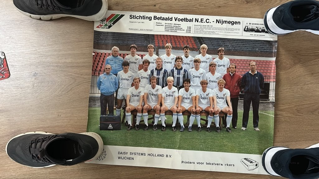 N.E.C. Nijmegen elftalfoto - 1983 1984, Ophalen of Verzenden, Gebruikt, Overige binnenlandse clubs, Poster, Plaatje of Sticker