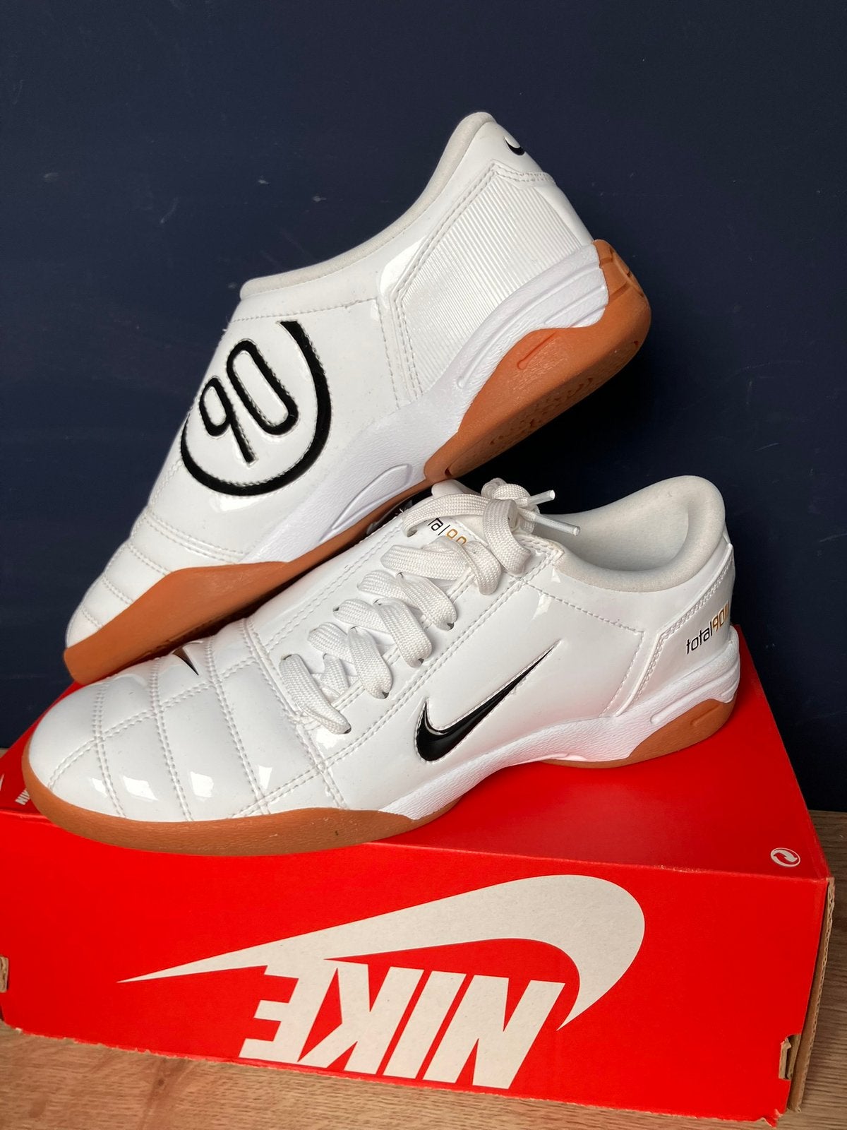 Nike T90 zaalvoetbalschoenen maat 40, Nieuw, Ophalen of Verzenden, Wit, Sportschoenen