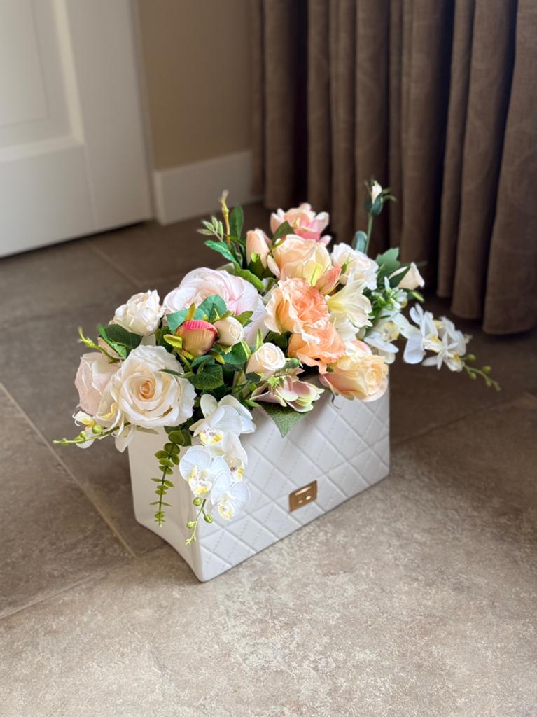 Tasvaas opgemaakt met zijden bloemen, Binnen, 30 cm, Ophalen of Verzenden, Meerkleurig