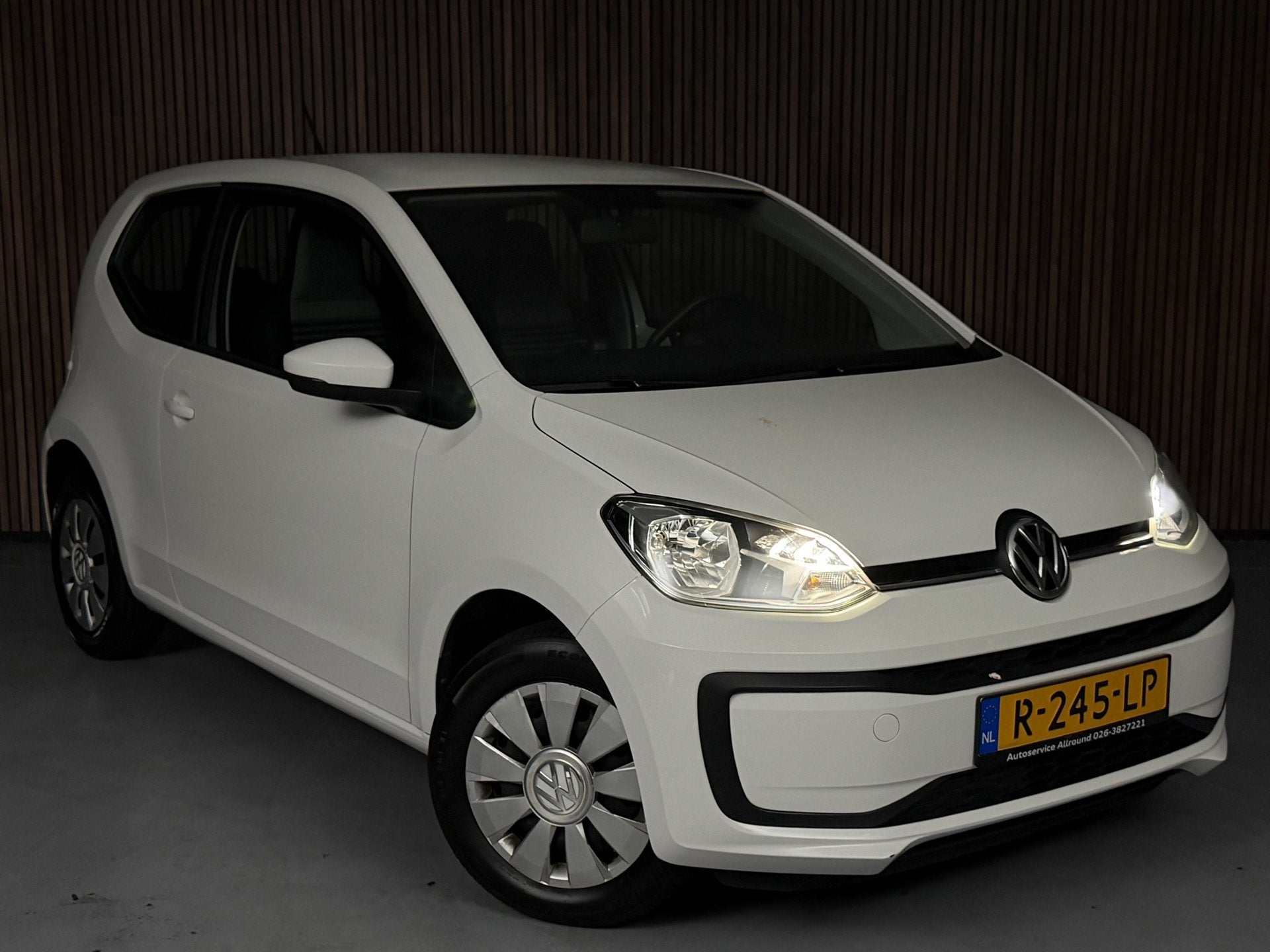 Volkswagen Up! 1.0 BMT take up! MULTIMEDIA/ELEKTRISCHE RAMEN, Auto's, Volkswagen, Voorwielaandrijving, Stof, Gebruikt, Wit