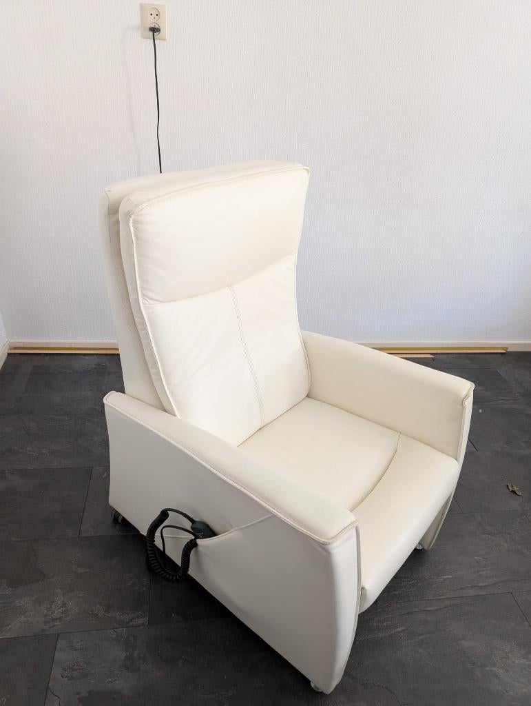 Sta-op stoel 2-motorig bieden vanaf € 500,-, Ophalen, Gebruikt, Minder dan 75 cm, 50 tot 75 cm