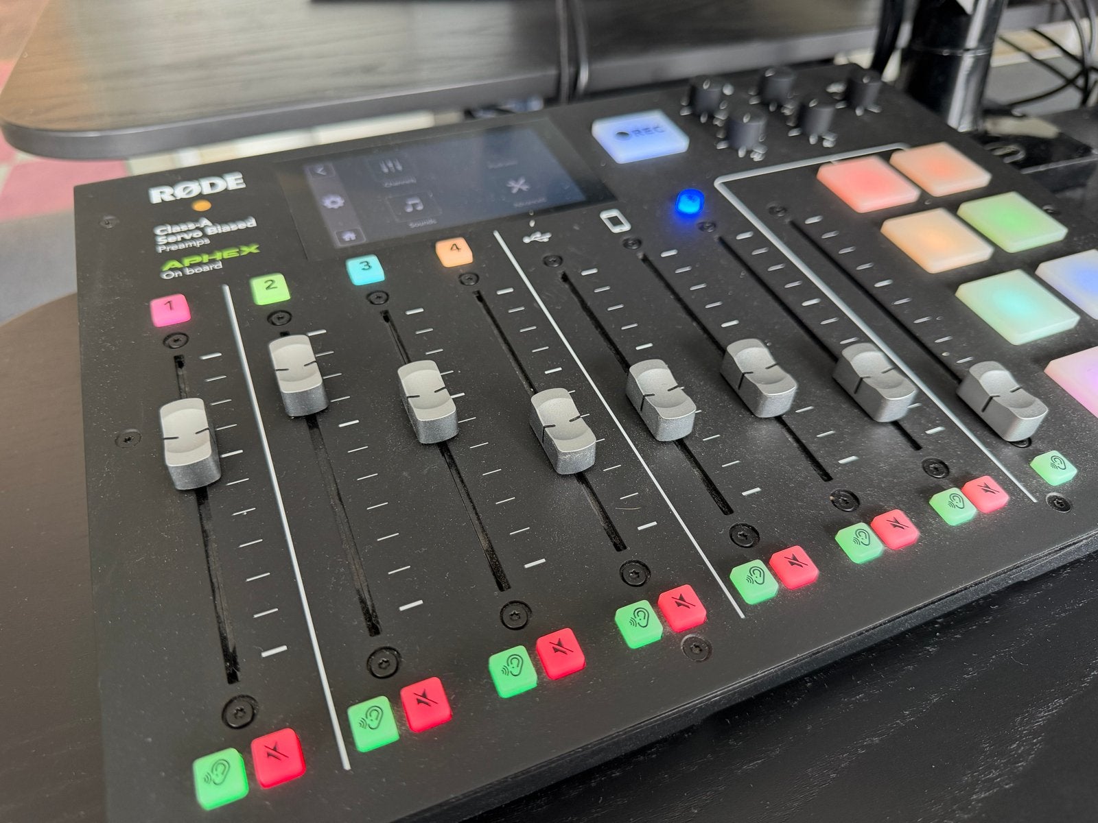Rodecaster Pro Professionele Mixer als nieuw, Muziek en Instrumenten, Mengpanelen, Ophalen of Verzenden, Gebruikt, Minder dan 5 kanalen