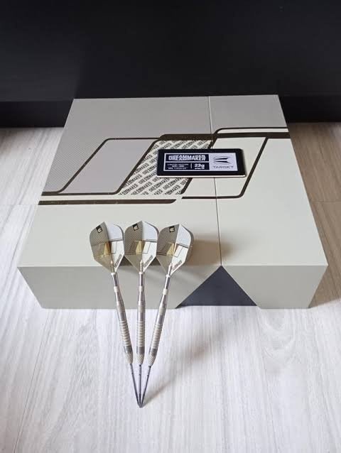 Target Dreammaker Limited Edition Darts 23g, Sport en Fitness, Darts, Ophalen of Verzenden, Zo goed als nieuw, Pijlen
