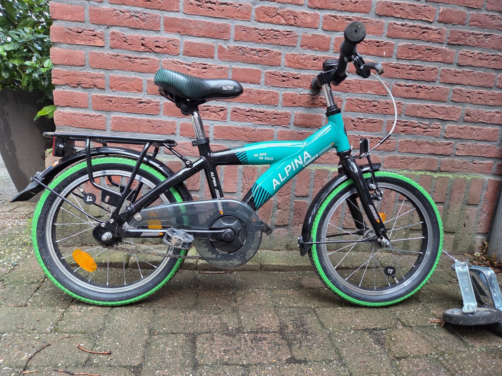Alpina Yabber 16 inch Jongensfiets – ZGAN (incl. zijwielen), Ophalen, Zo goed als nieuw, 16 inch, Handrem